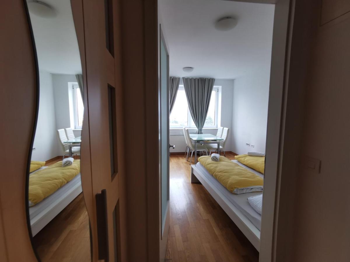Trnovo Apartment With Free Parking Любляна Екстериор снимка